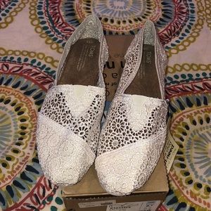 Toms - Natural Crochet Classics. Size 9.5. NWT.